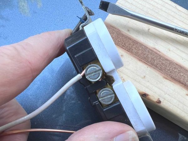 screw terminal on outlet forms secure connection